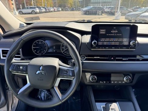 Used 2022 Mitsubishi Outlander ES image 13