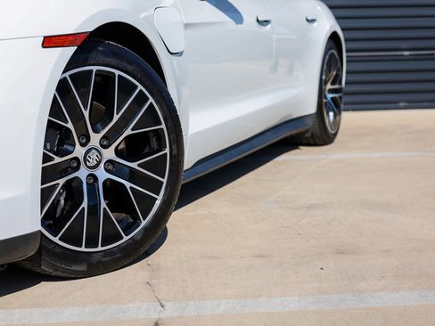 Certified 2021 Porsche Taycan image 12