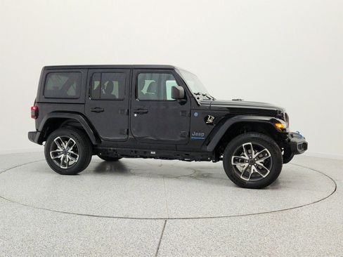 Used 2024 Jeep Wrangler Unlimited w/ Convenience Group AWD/4WD image 4