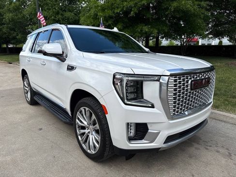 Used 2021 GMC Yukon Denali w/ LPO, Illumination Package AWD/4WD image 4
