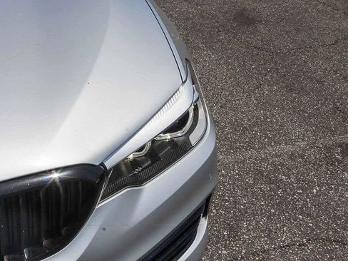 Used 2019 BMW 530e w/ Convenience Package RWD image 10