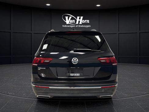 Used 2020 Volkswagen Tiguan SE w/ Panoramic Sunroof Package FWD image 6