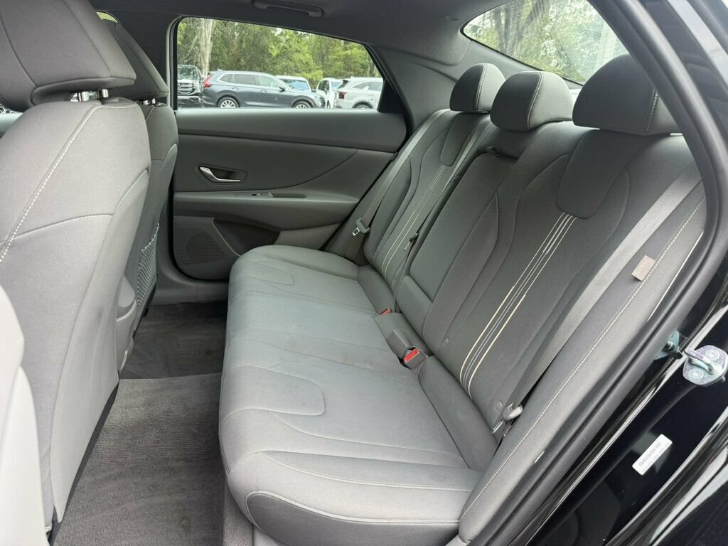 Used 2025 Hyundai Elantra SEL FWD image 8