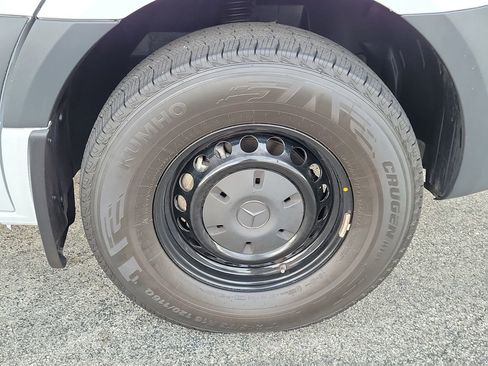 Used 2025 Mercedes-Benz Sprinter 2500 image 14