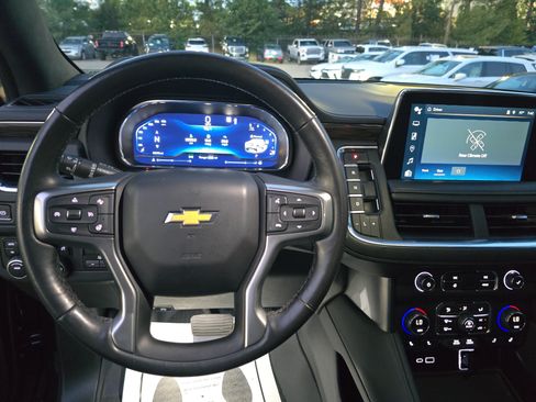 Used 2022 Chevrolet Tahoe LT w/ Luxury Package AWD/4WD image 16