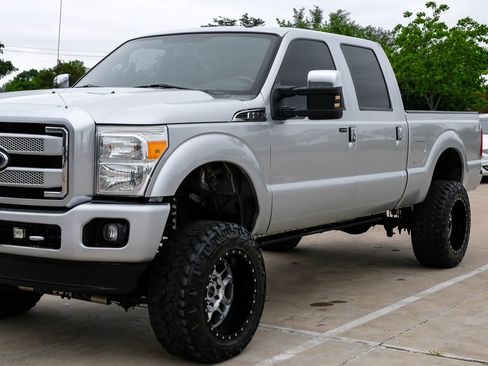 Used 2016 Ford F250 Platinum w/ FX4 Off-Road Package AWD/4WD image 6