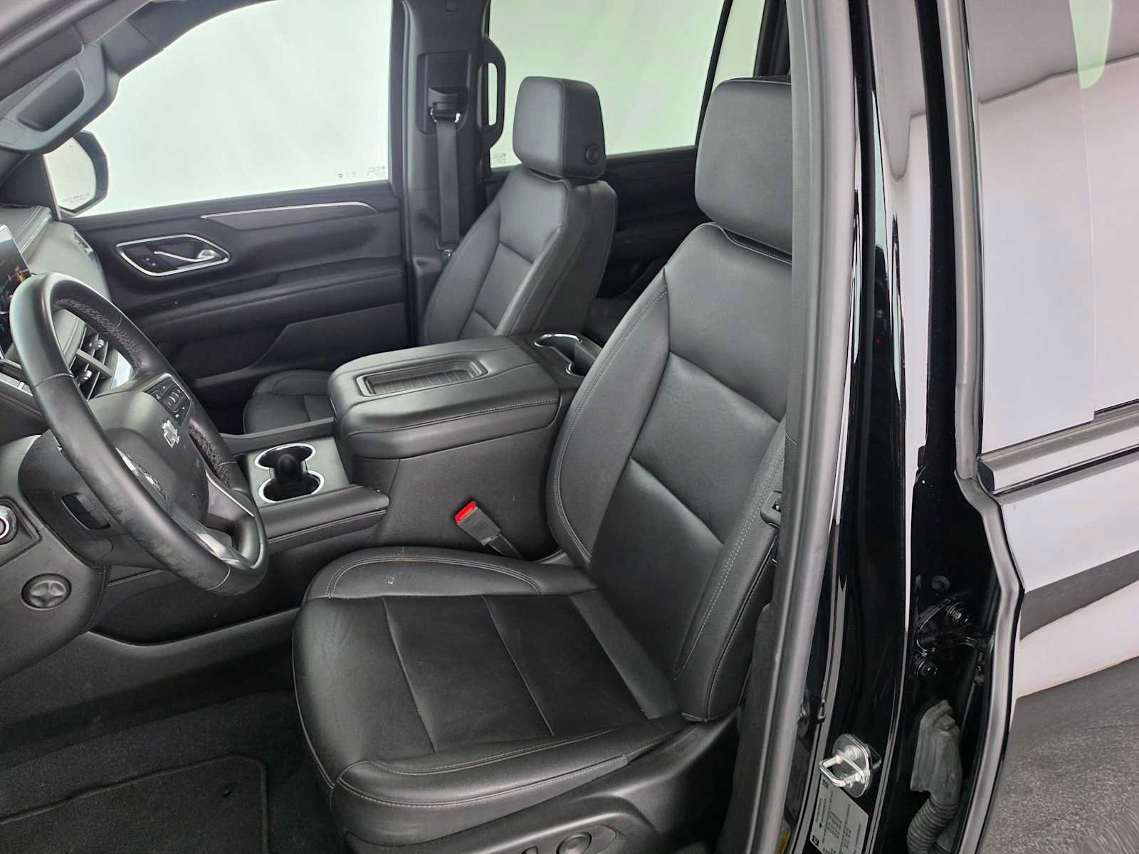Used 2023 Chevrolet Suburban Z71 w/ Luxury Package AWD/4WD image 23