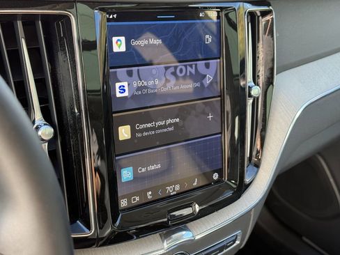 Used 2025 Volvo XC60 B5 Plus image 20