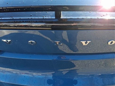 Used 2023 Volvo C40 Recharge Core image 28