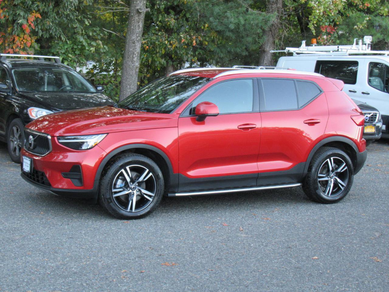 Used 2023 Volvo XC40 B5 Core AWD/4WD image 2