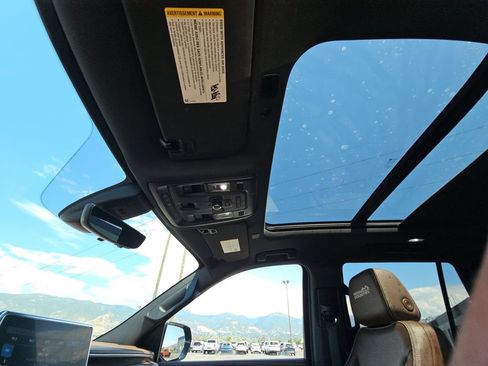 Used 2021 Chevrolet Tahoe High Country w/ Premium Package AWD/4WD image 12