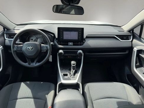 Used 2019 Toyota RAV4 LE AWD/4WD image 18