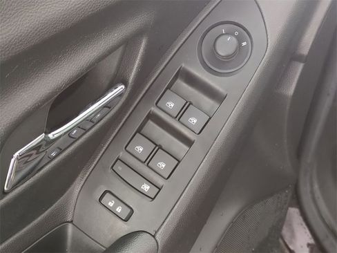 Used 2022 Chevrolet Trax LT w/ LT Convenience Package image 22