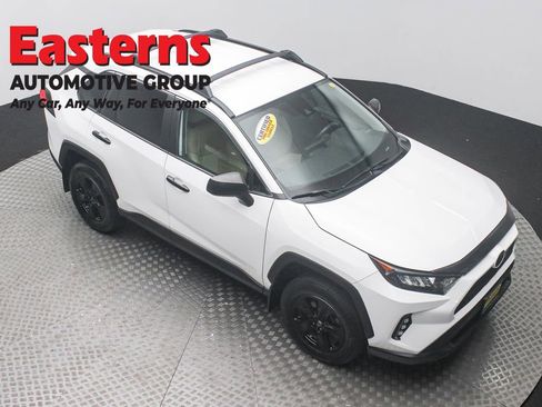 Used 2021 Toyota RAV4 LE image 3