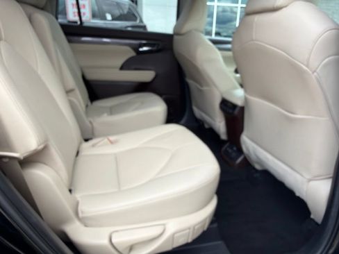 Used 2020 Toyota Highlander Limited AWD/4WD image 10