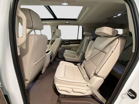 Used 2023 GMC Yukon XL Denali image 23
