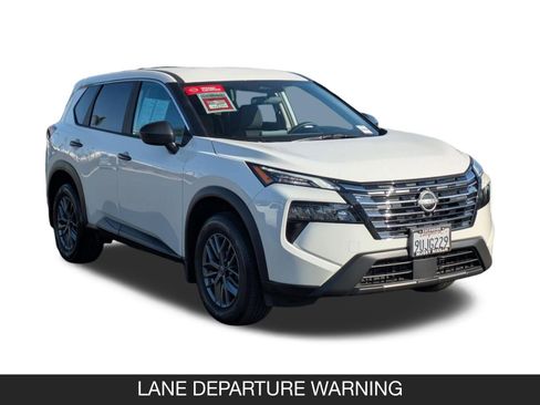 Used 2026 Nissan Rogue S FWD image 2