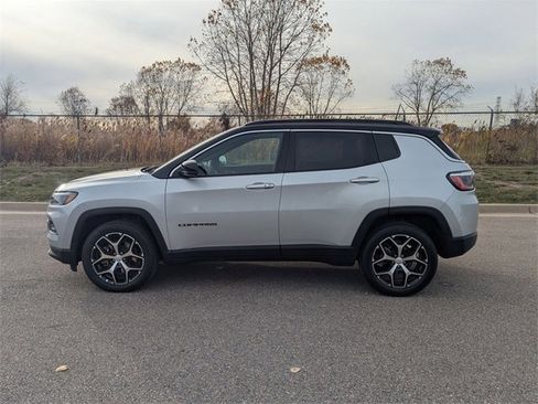 Used 2024 Jeep Compass Limited image 6