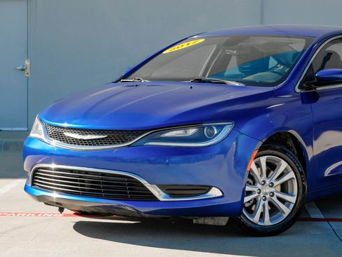 Used 2017 Chrysler 200 Limited Platinum image 12
