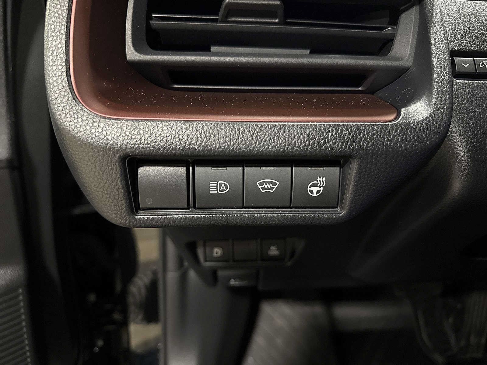 Used 2024 Toyota Prius Prime FWD image 32