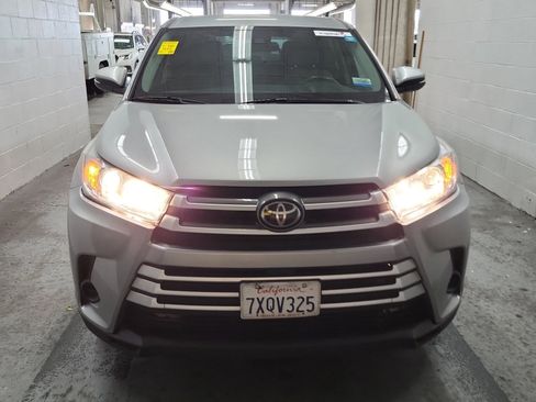 Used 2017 Toyota Highlander LE w/ Carpet Mat Package image 2