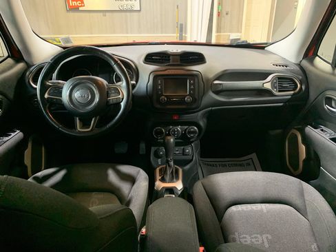 Used 2016 Jeep Renegade Latitude w/ Popular Equipment Group AWD/4WD image 12