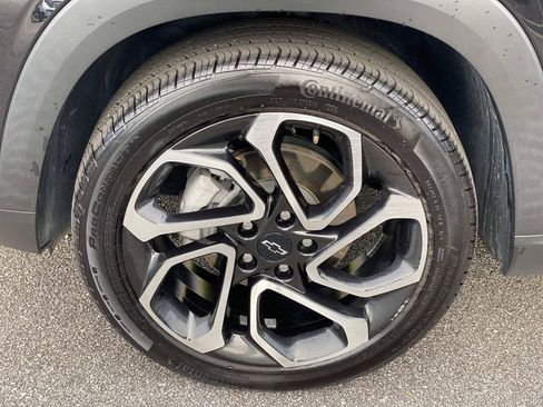 Used 2025 Chevrolet Trax RS w/ Sunroof Package FWD image 12