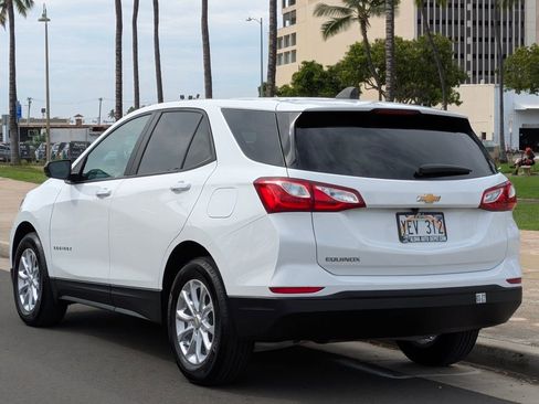 Used 2021 Chevrolet Equinox LS w/ LS Convenience Package image 3