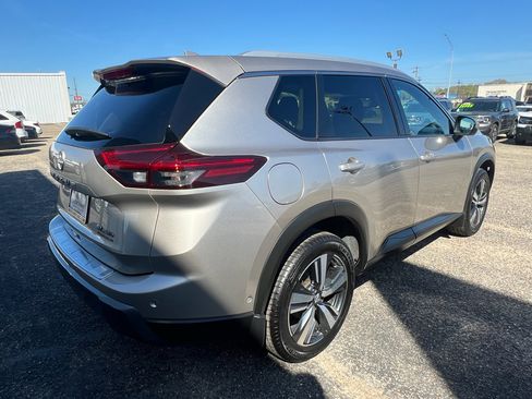 Used 2024 Nissan Rogue SL w/ SL Premium Package image 9