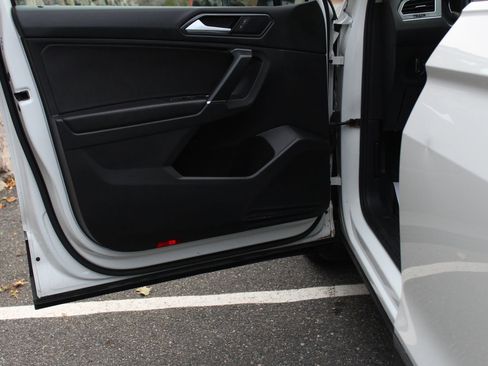 Used 2018 Volkswagen Tiguan SE w/ 3rd Row Seat Package image 12