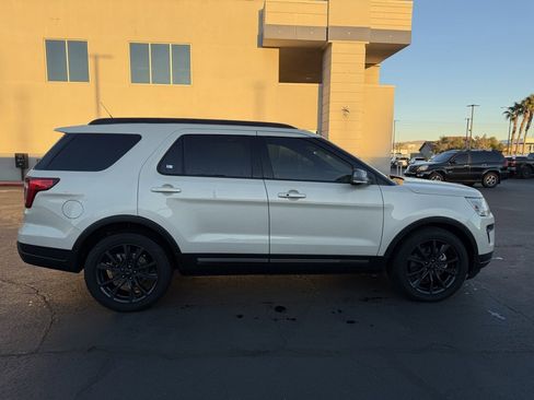 Used 2018 Ford Explorer XLT w/ Equipment Group 202A image 2