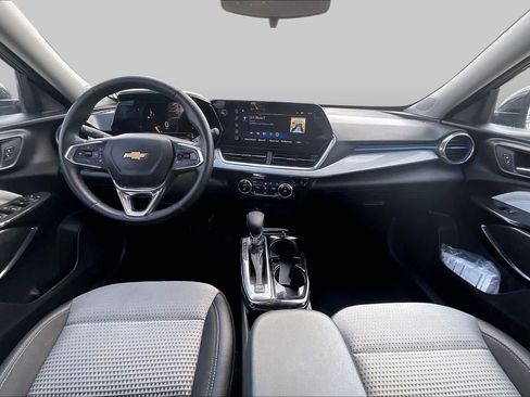 Used 2025 Chevrolet Trax LT w/ LT Convenience Package FWD image 15