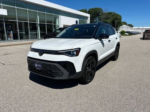 Certified 2025 Volkswagen Taos SE AWD/4WD image 3