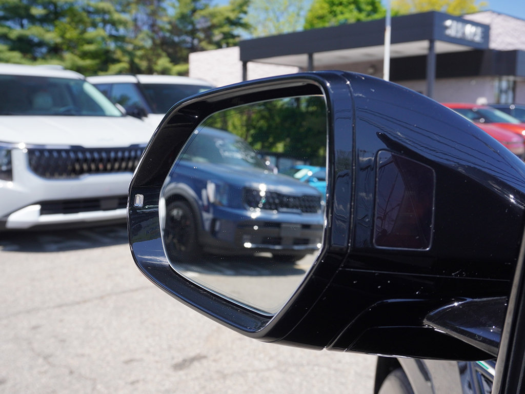 Used 2022 Lamborghini Urus AWD/4WD image 39