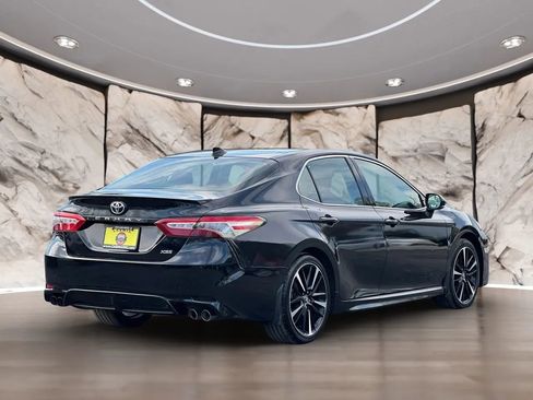 Used 2020 Toyota Camry XSE image 5
