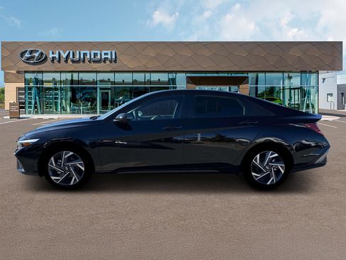 Used 2025 Hyundai Elantra SEL FWD image 3