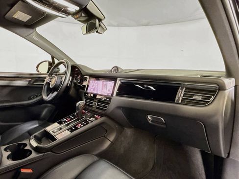 Certified 2023 Porsche Macan AWD/4WD image 17