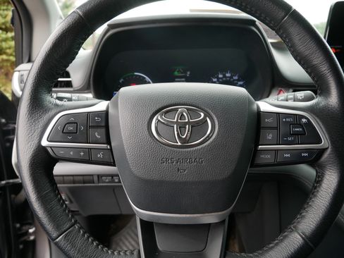 Used 2021 Toyota Sienna XLE w/ XLE Plus Package AWD/4WD image 24