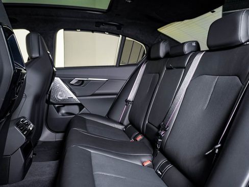 Used 2026 BMW M5 w/ Executive Package image 24