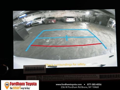 Used 2025 Toyota Sienna LE FWD image 24
