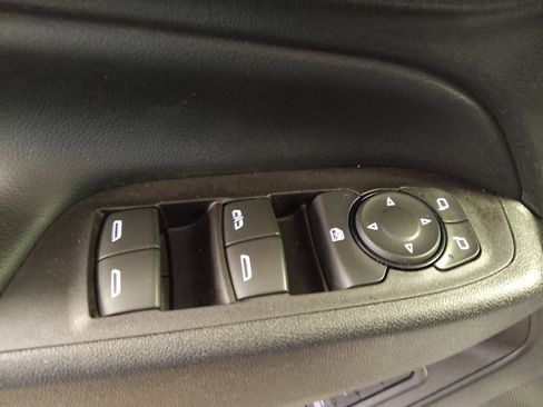 Used 2018 Chevrolet Equinox Premier FWD image 27