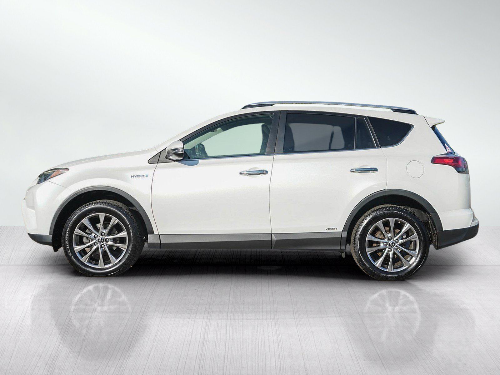 Used 2018 Toyota RAV4 Limited AWD/4WD image 2