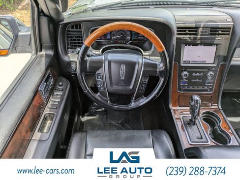 Used 2017 Lincoln Navigator Select RWD image 14