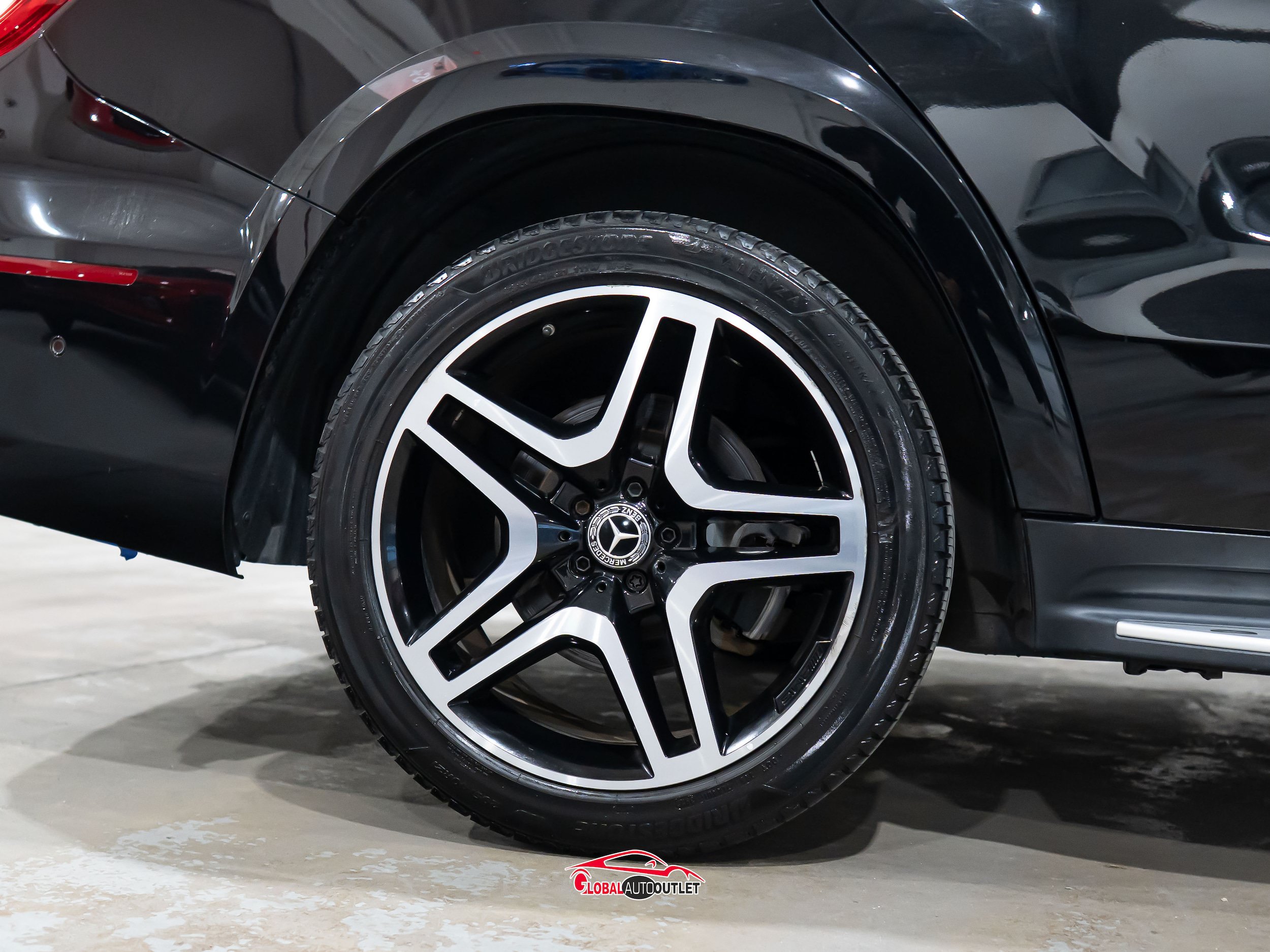 Used 2018 Mercedes-Benz GLS 550 4MATIC w/ Driver Assistance Package image 11
