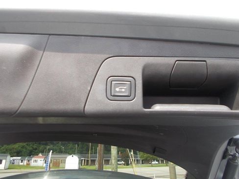 Used 2023 Buick Envision Essence image 12