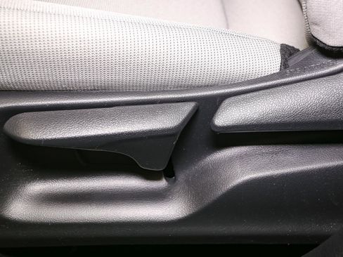 Used 2024 Toyota Corolla Cross L image 39