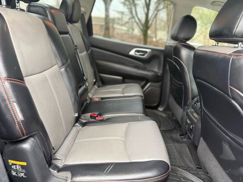 Used 2019 Nissan Pathfinder SL image 19
