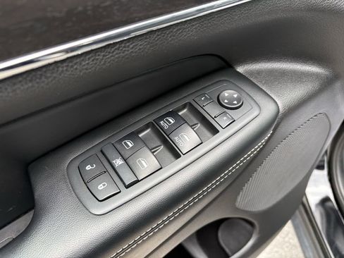 Used 2017 Jeep Grand Cherokee Limited image 22