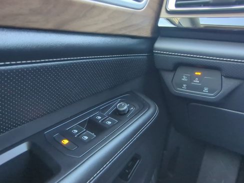 Used 2024 Volkswagen Atlas SE image 22