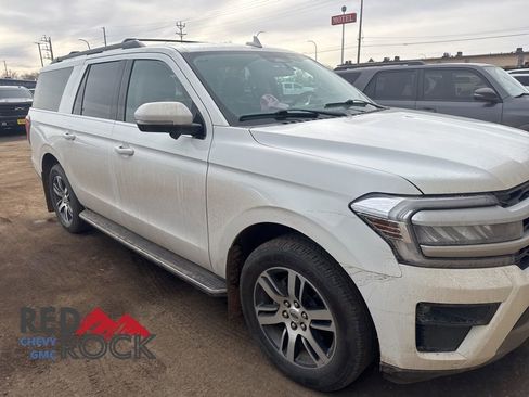 Used 2023 Ford Expedition Max XLT image 5